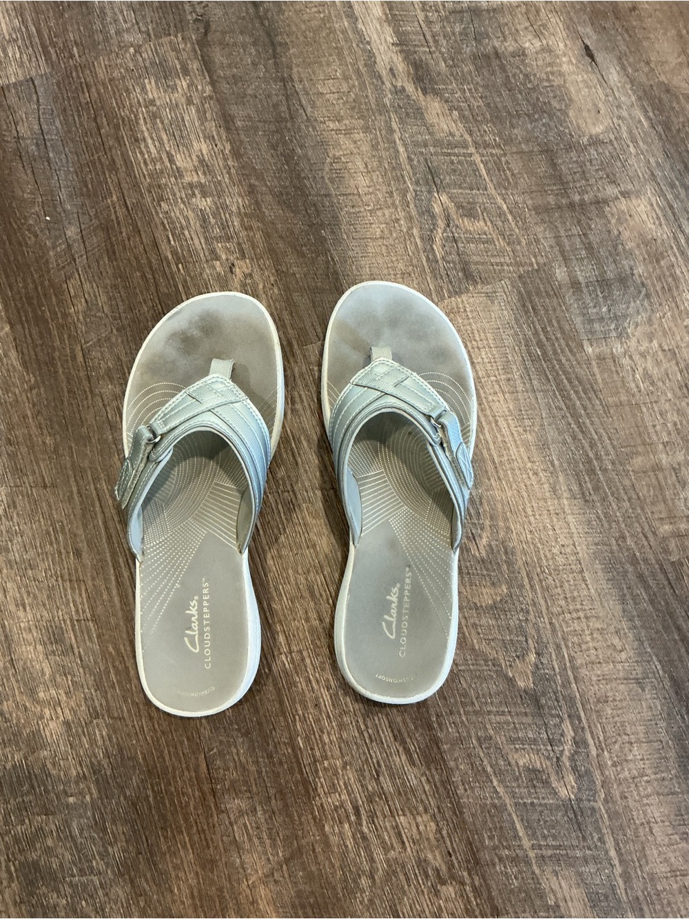Clarks Women’s Thong Sandals with Adjustable Strap